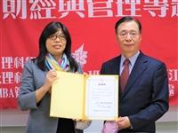 管科系邀請前財政部長李述德，主講「為民服務的財金策略」。