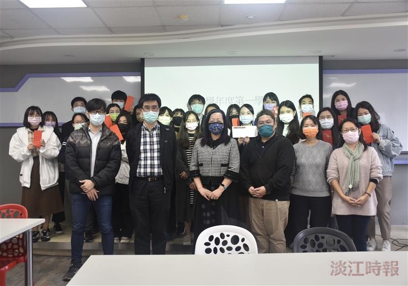 日文系舉辦「110學年度上學期日文系系內獎學金頒獎典禮」
