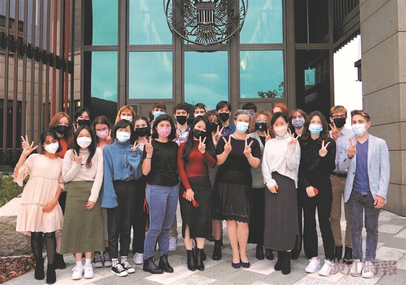 美在台協會長孫曉雅　歡迎本校華語班師生參訪