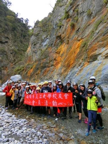 高雄市校友溯溪 健康同行