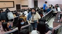 榮譽學程課「團隊領導與服務」邀請永豐餘集團培訓發展專家高郁萍，主講「服務照亮生涯路-從出隊學生到培訓發展專業」