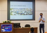 發展中心與資工系共同邀請臺大資遠距管系教授孔令傑，主講「跨域教學、數位混成、大班授課：我在『商管程式設計』的經驗」。
