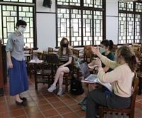 華語中心舉辦美國高中生學華語，AIT官員觀課