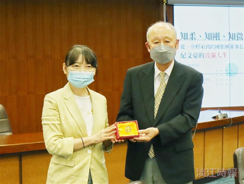 文學院舉辦大師演講，邀請緯豪集團董事長紀文豪，主講「知柔、知剛、知微、知張--從一介桿弟到跨國集團董事長：紀文豪的波瀾人生」