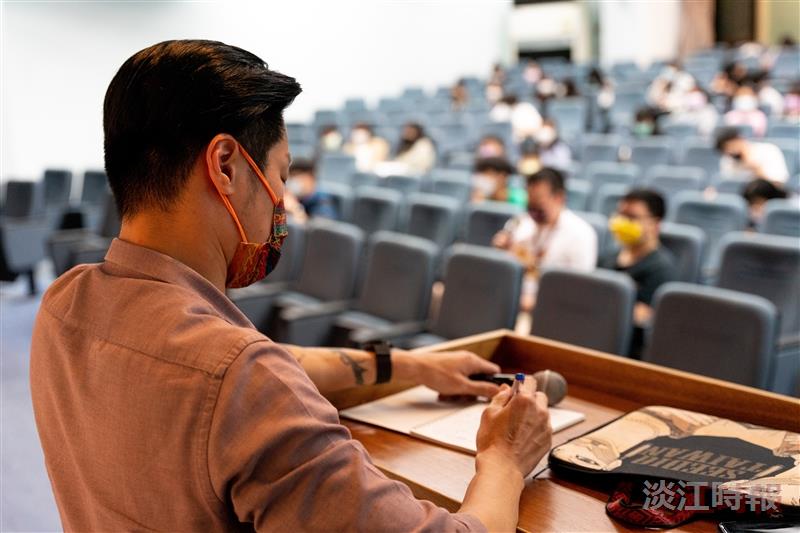 公行系邀請立法委員/閃靈樂團主唱林昶佐演講