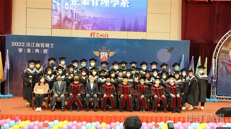 EMBA畢業典禮打造哈利波特學院風