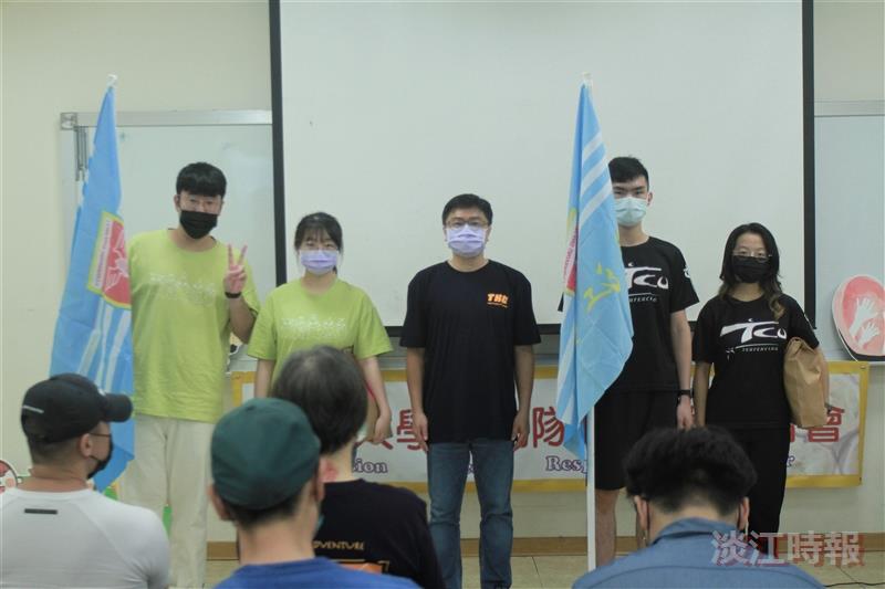 暑假服務隊授旗