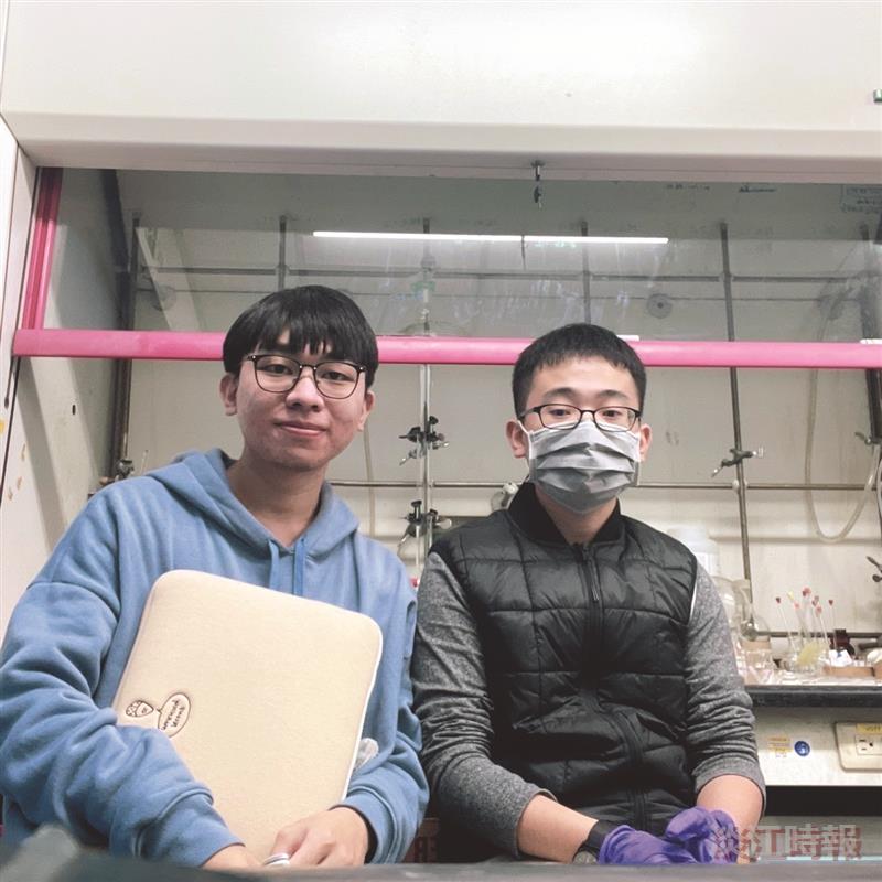 化學系師生陳志欣邱軍豪謝佳勳研究上國際期刊