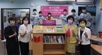 張家宜董事長捐贈性平圖書給淡水國中