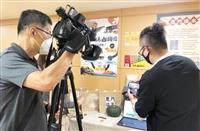 侯友宜化身南瓜大使 本校師生團隊獲肯定