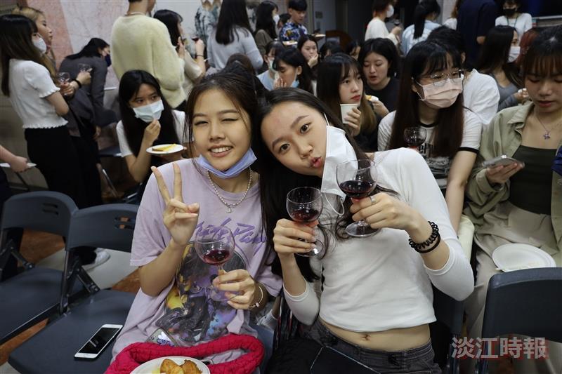 品薄酒萊2022新酒 法文系師生留香