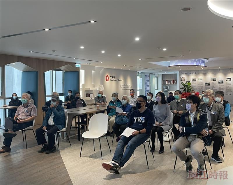 化學系校友回娘家同賀校慶