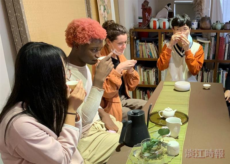 全英中心以茶會友 國際生淡水老街品茗