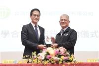 本校與臺灣世曦 產學合作備忘錄