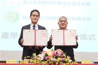 本校與臺灣世曦 產學合作備忘錄