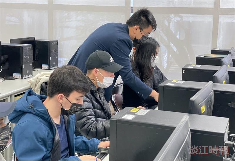 微軟經理廖冠豪輔導境外生考國際證照