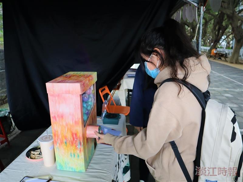 資傳系畢展「沐色之間」