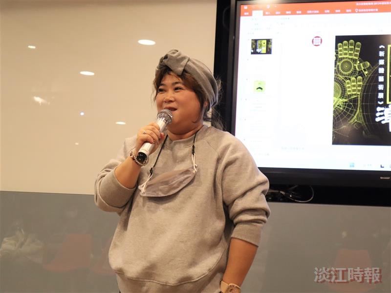 何曼禎主講「故宮90週年乾隆潮新媒體藝術展」。