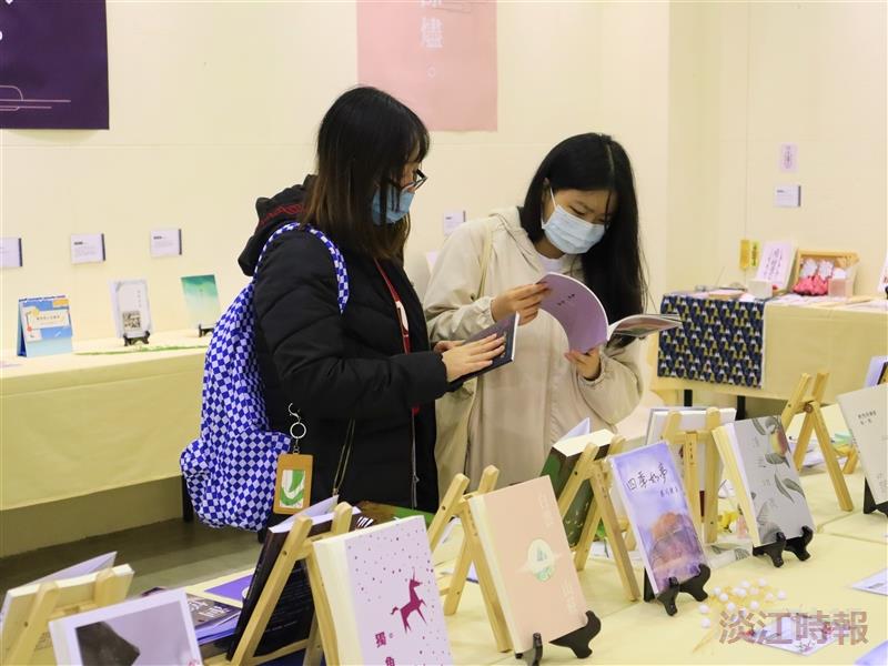 中文系舉辦畢業專題成果展