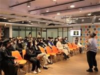 何曼禎主講「故宮90週年乾隆潮新媒體藝術展」。