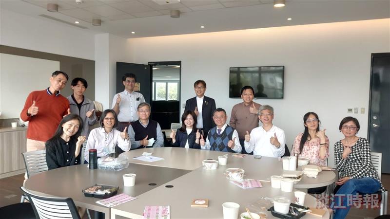 日文系校友喝茶聊天逛攤位