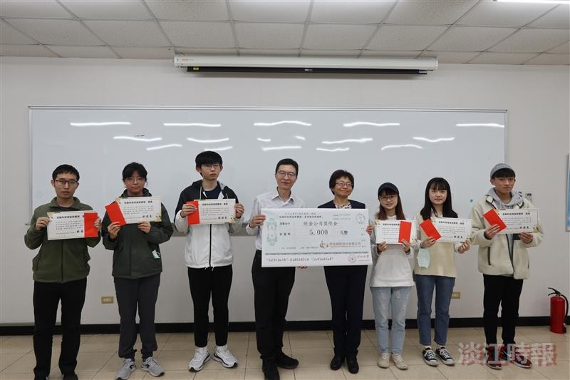財金公司副總陳曉玫來校頒發獎學金