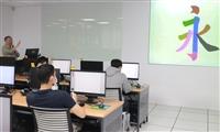 境外生體驗e筆 感受藝術新科技