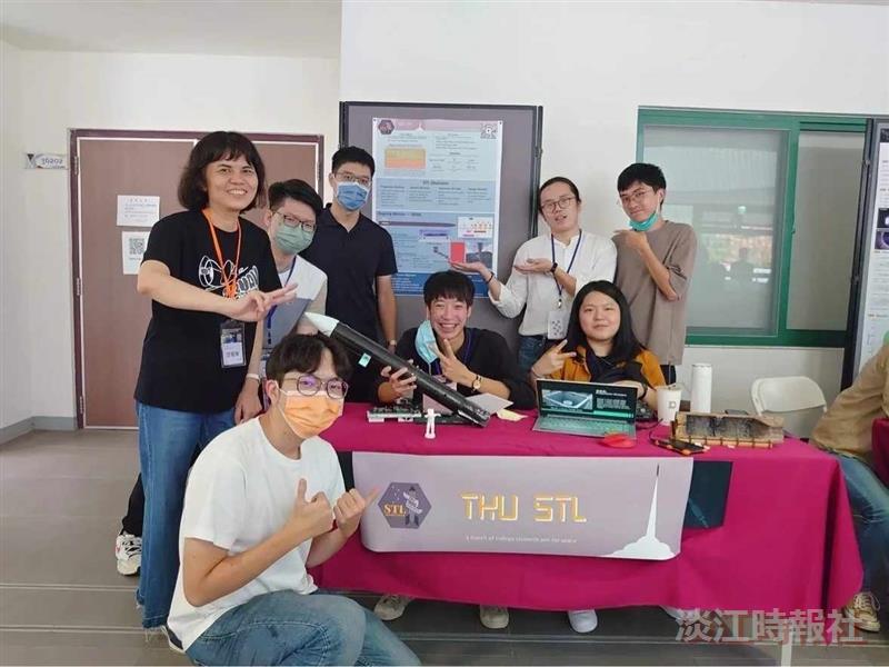 第四屆衛星科學工作坊學生日的淡江航太學生攤位。（圖／航太系提供）