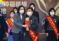 張金順獲視障楷模金鷹獎