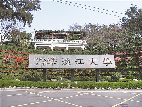 Board of Trustees Extend New Year’s Greetings in Advance and Confirmed Salary Increase for 20241.	The board of trustees approved the "Tamkang University's Adjustment Plan of Coordinating with the Salary Adjustment for Military, Public, and Teaching Personnel in 2024" on the afternoon of November 23. The implementation is scheduled to commence from January 2024.