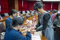 11/21（二）1210-1310女聯會與員福會合辦「鄉村玫瑰花（拼布吊飾）手作」活動