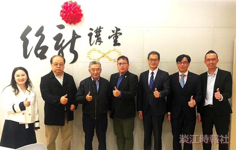 The Department of Business Administration renovated and redesigned room B302B at Business Building through alumni fundraising, naming it the “紹新講堂” after Joseph Wang, an honorary doctor of the university and Chairman of Sinbon Electronics. An unveiling ceremony was held for this occasion.