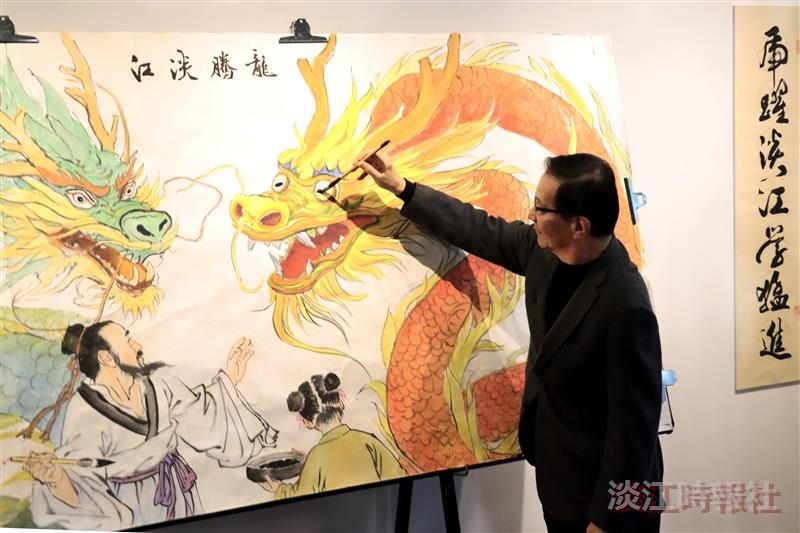 President Keh performs the eye-dotting ceremony for the grand painting titled "Dragon Soars above Tamkang".