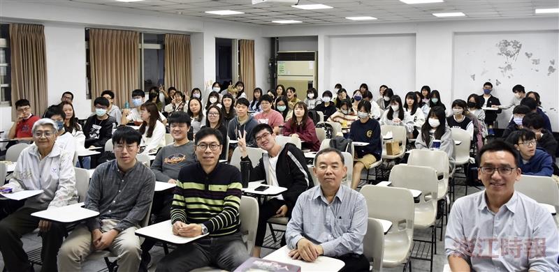 化學系主任陳志欣邀3校友分享產業需求