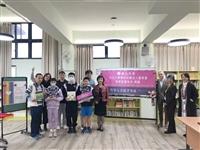 董事長張家宜贈送性平書籍扎根性平教育