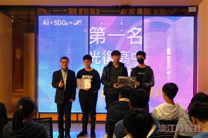2.	"The Tamkang Cup NVIDIA JETBOT AI Road Recognition Competition" won by the Guang Fu High School team, "New Taipei Guang Fu Team."