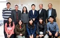 陳梧桐在非洲為居民設水井