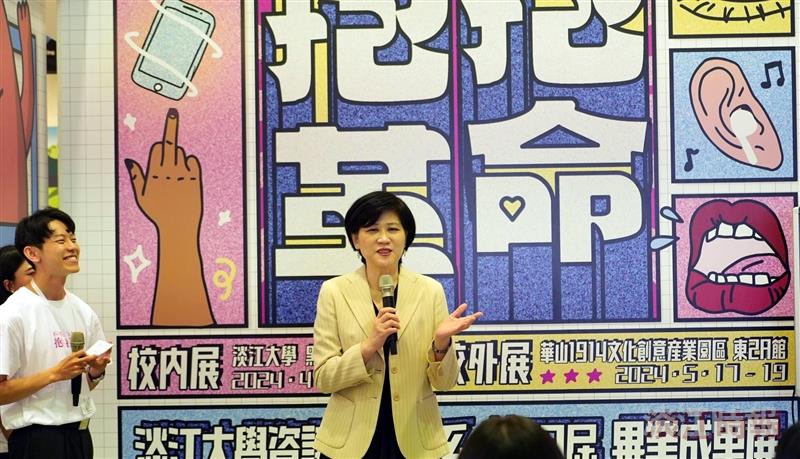 資傳系畢展傳遞抱抱革命