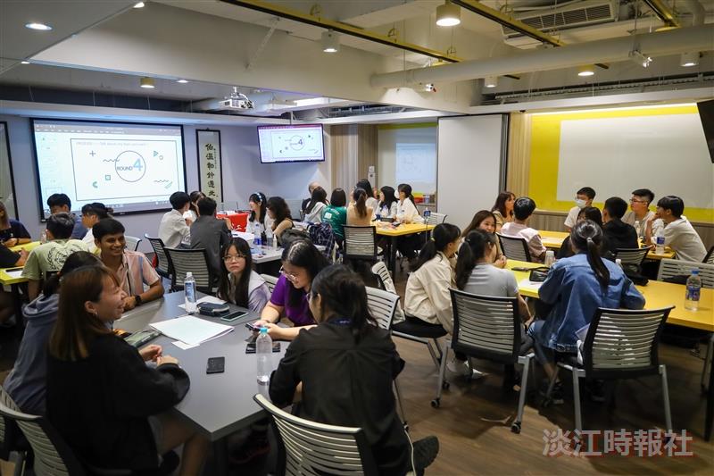 Renwu Senior High School students participate in a 3-day English immersion camp at Tamkang University, engaging in full English communication with overseas students.
