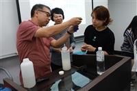 先動手再動口 英文系翻譯課安排香草體驗