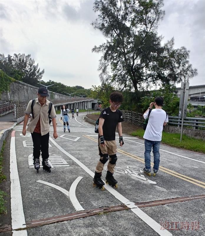 溜冰社路溜