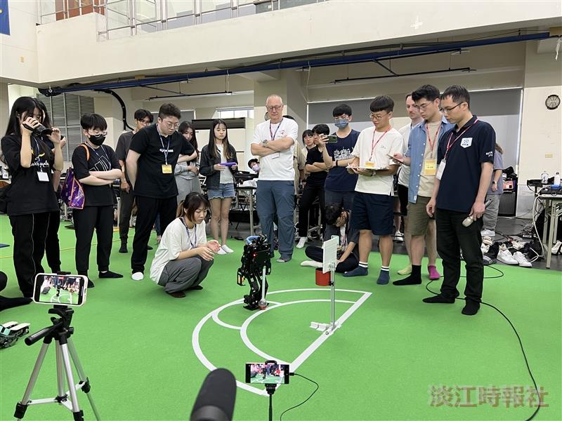 Li-Shan Huang, a sophomore from the Department of Electrical and Computer Engineering, is participating in the basketball event of the kid-size humanoid robot competition.