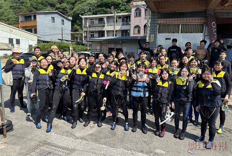 龍洞灣浮潛