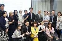 參與者與王佑中教授合影