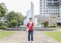 國際專修部首位學生 張登科