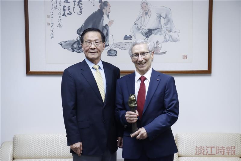 經濟系熊貓講者拜訪校長董事長