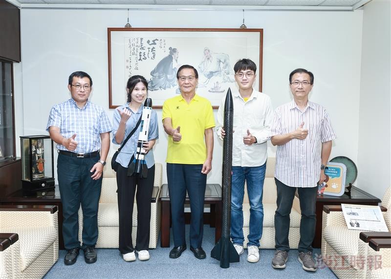 President Commends Rocket Team Faculty and Students, Awards Million-NTD Prize to Encourage Continued Innovation
