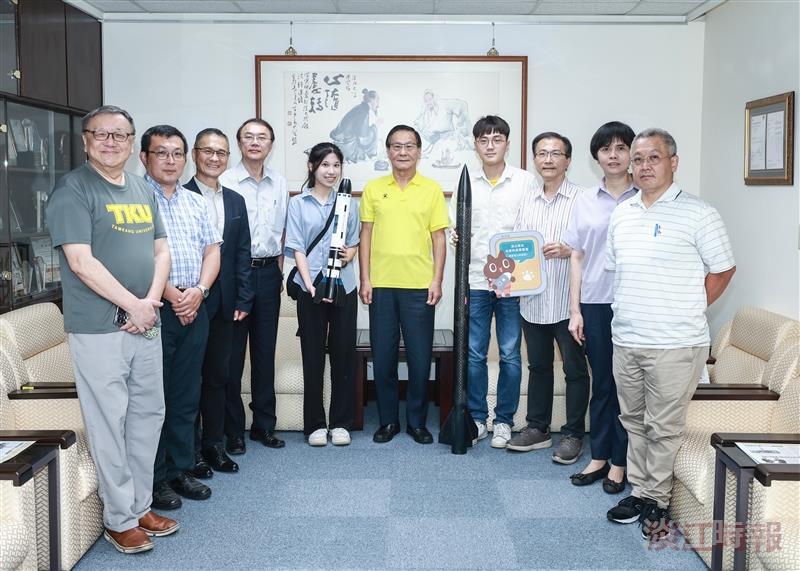 President Commends Rocket Team Faculty and Students, Awards Million-NTD Prize to Encourage Continued Innovation