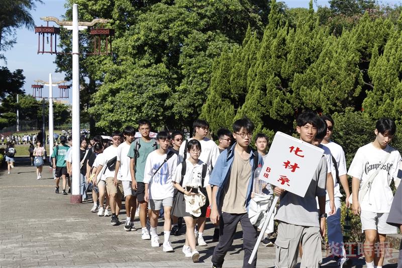 The first lesson for new students began as they climbed the 132 steps of the Slope of Overcoming Difficulty and proceeded along the Chinese palace-style lantern avenue to the orientation venue.