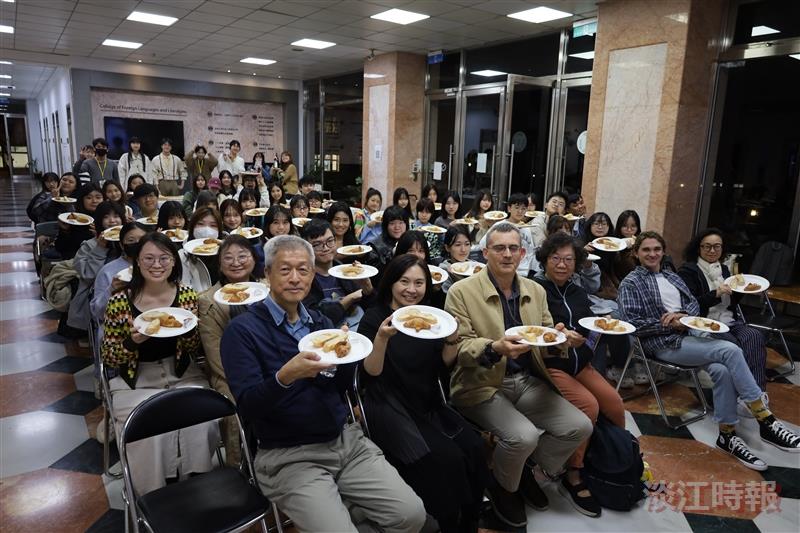 薄酒萊之夜 法文系友師生80人舉杯搶鮮